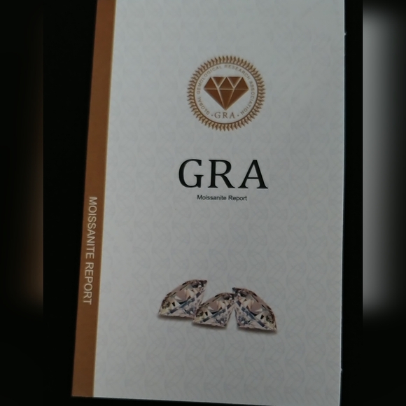 Elegant Rose Gold Stud Earrings - Picture 5 of 6